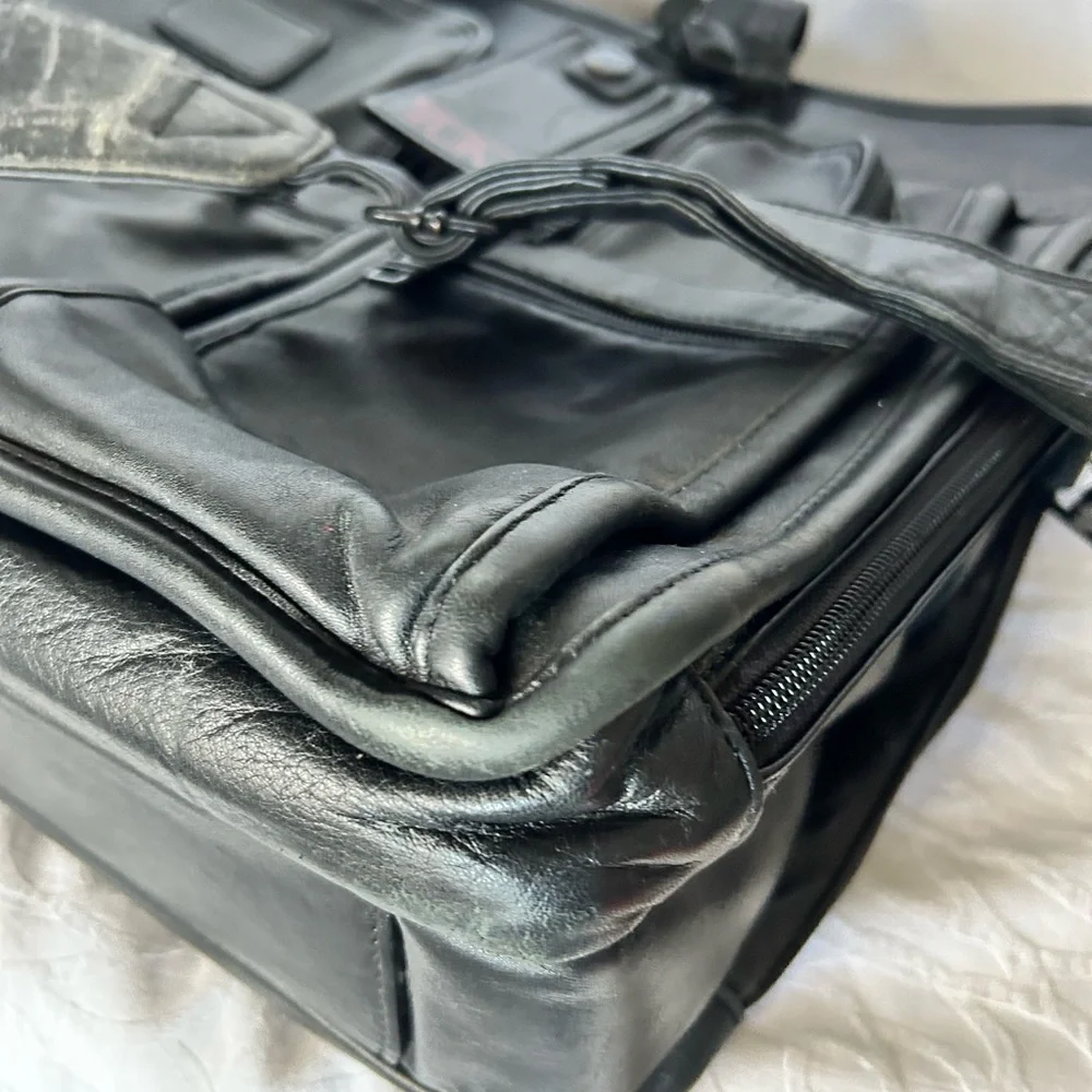 TUMI Classic Black Leather Business Briefcase Organizer.